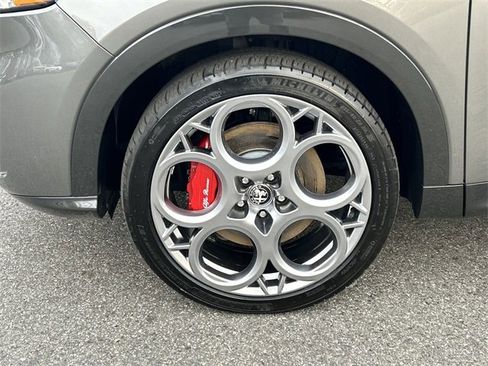 Used 2024 Alfa Romeo Tonale Veloce w/ Premium Interior Package image 10