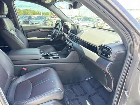 Certified 2025 Honda Pilot Black Edition image 20