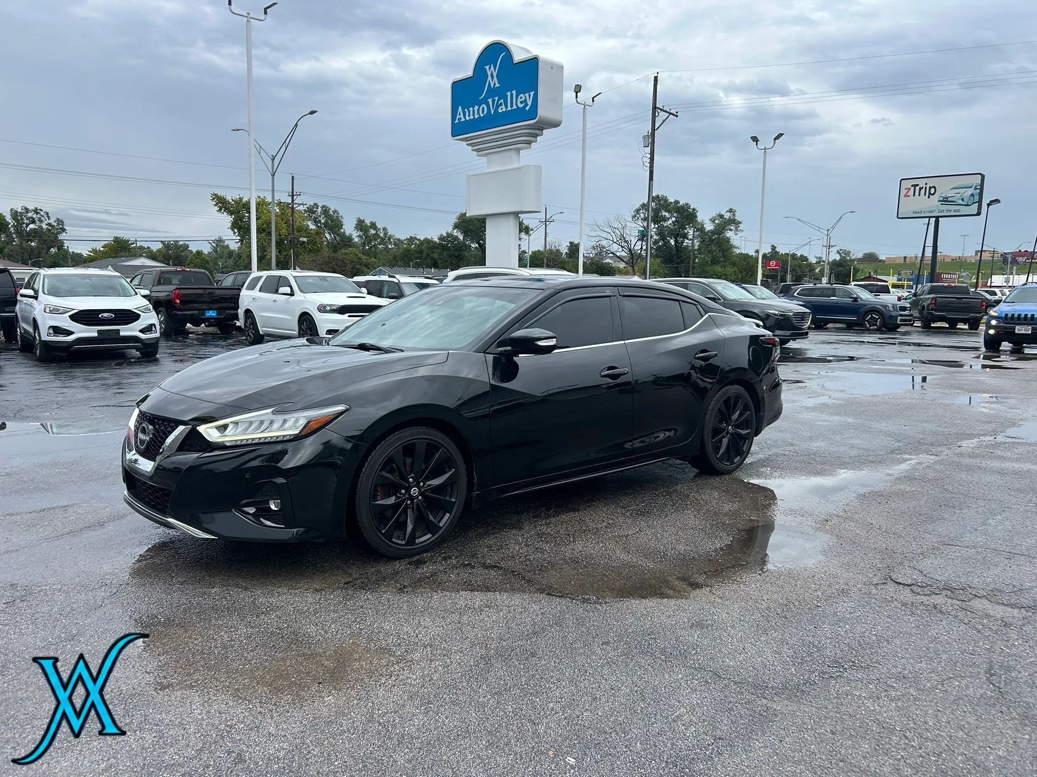 Used 2021 Nissan Maxima SR w/ Sport Mat Group FWD image 3