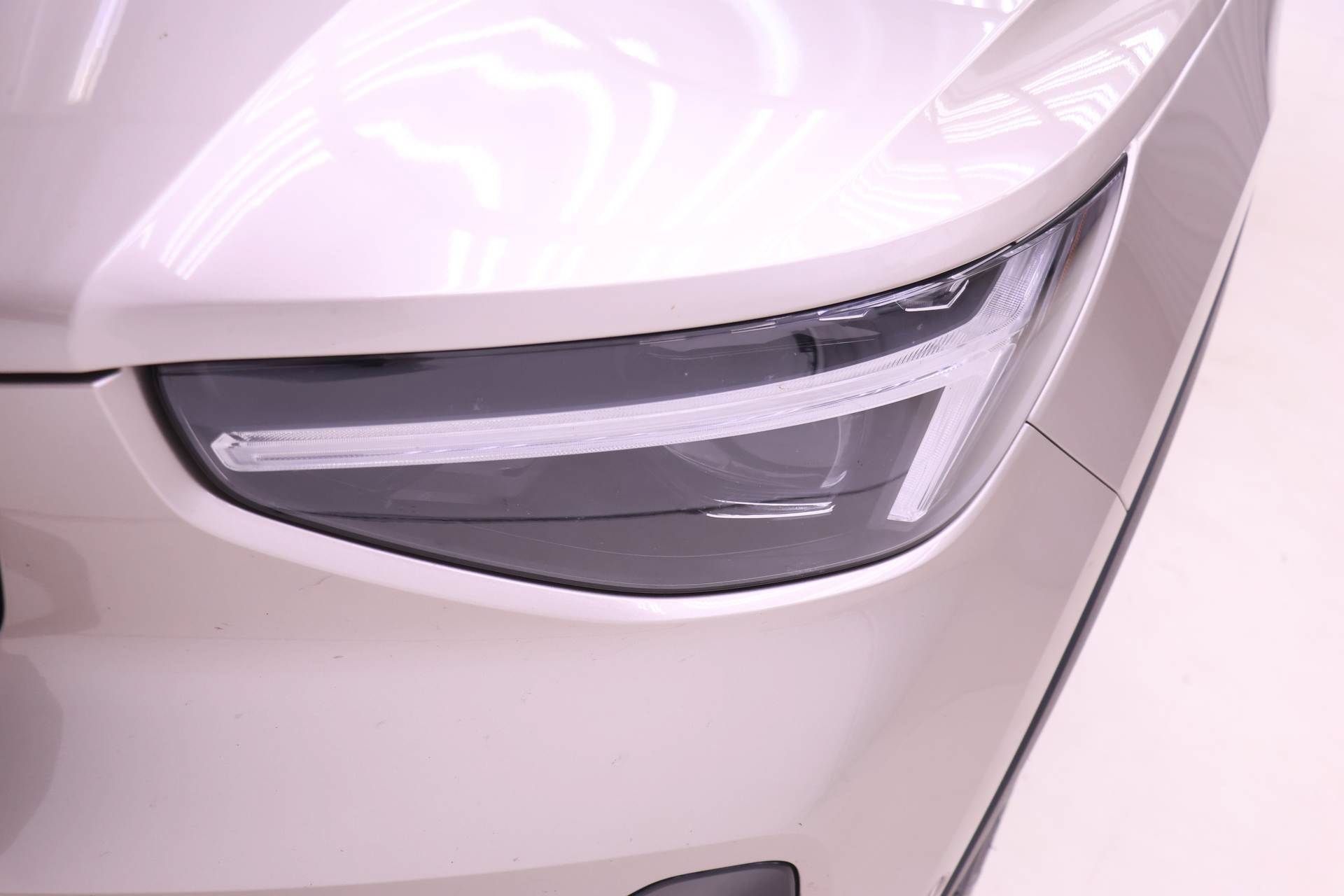Certified 2024 Volvo XC40 B5 Ultimate w/ Protection Package Premier AWD/4WD image 24