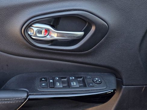 Used 2023 Jeep Cherokee Altitude Lux image 9