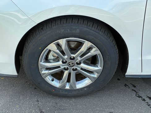 Used 2023 Toyota Sienna Platinum AWD/4WD image 13