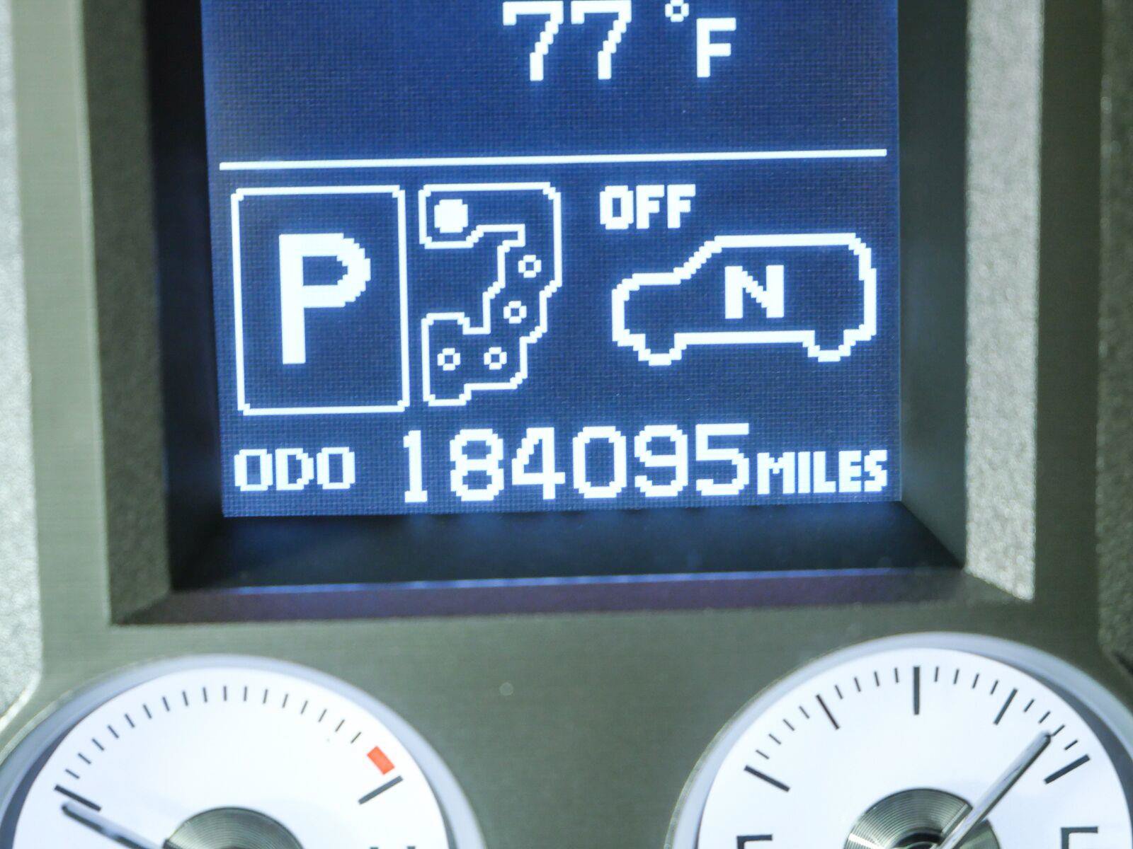 Used 2011 Lexus LX 570 4WD w/ Luxury Pkg image 10