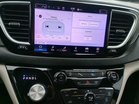 Certified 2023 Chrysler Pacifica Touring-L FWD image 27