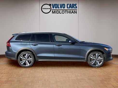 New 2026 Volvo V60 B5 Cross Country Plus w/ Protection Package Premier image 19
