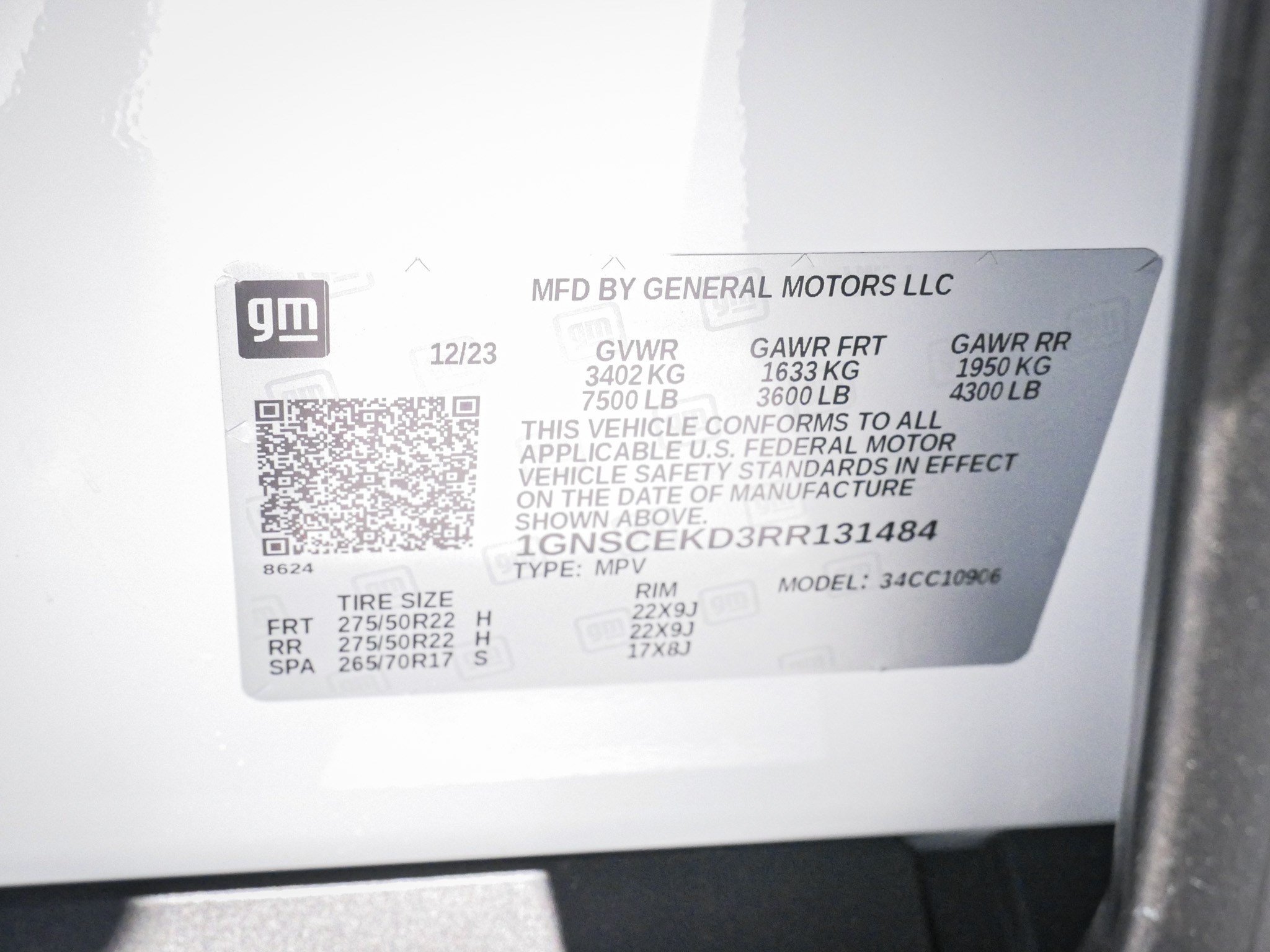 Used 2024 Chevrolet Suburban RST RWD image 35