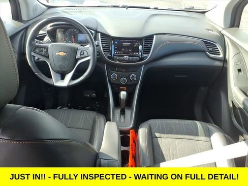 Used 2020 Chevrolet Trax LT w/ LT Convenience Package image 11