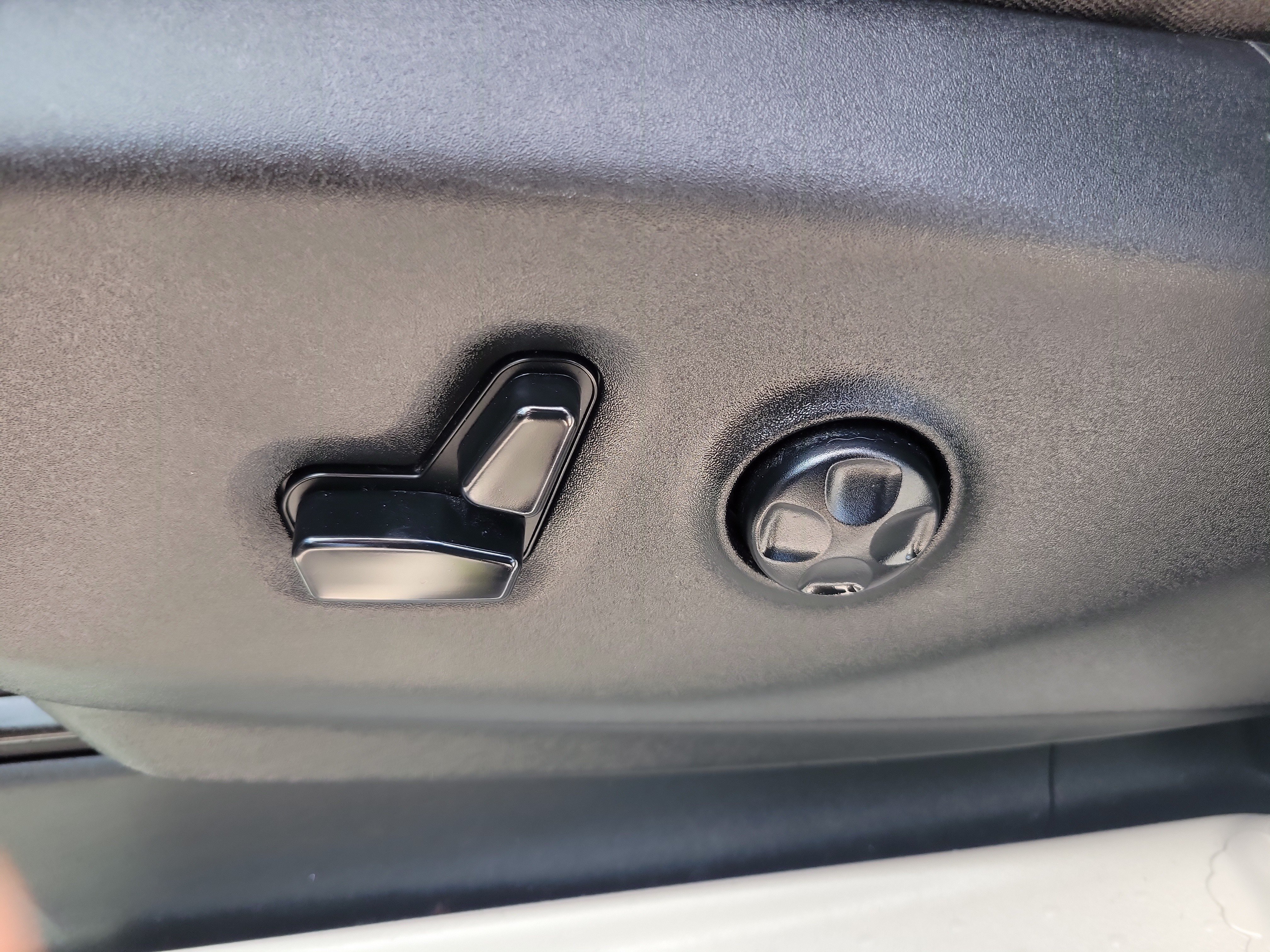 Used 2020 Chrysler Pacifica Touring FWD image 13
