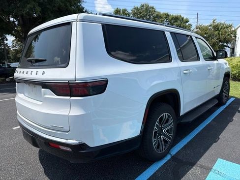 Used 2024 Jeep Wagoneer L Series II RWD image 8