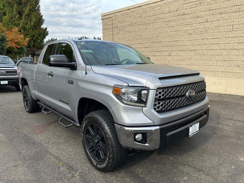 Used 2018 Toyota Tundra SR5 AWD/4WD image 3