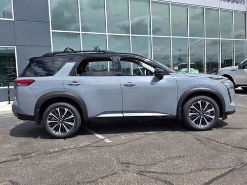 New 2026 Nissan Pathfinder Platinum AWD/4WD image 2