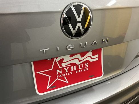 Used 2022 Volkswagen Tiguan SE R-Line AWD/4WD image 21