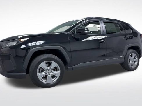 Used 2022 Toyota RAV4 LE AWD/4WD image 4