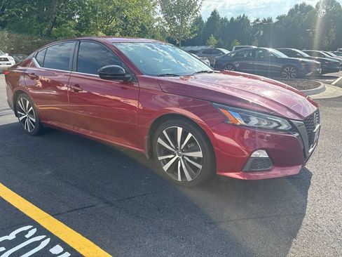 Used 2020 Nissan Altima 2.5 SR FWD image 2
