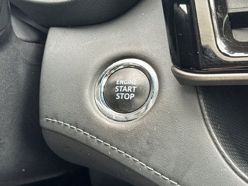 Used 2023 Toyota Highlander XLE image 28