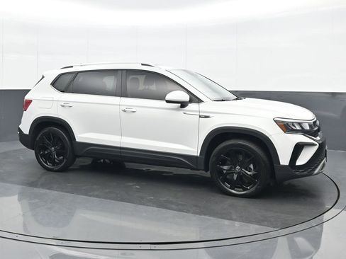 Used 2022 Volkswagen Taos SE image 8