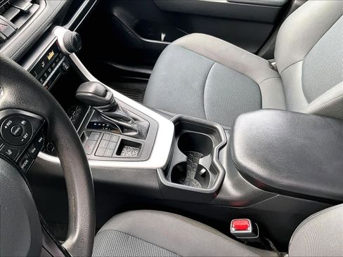 Used 2021 Toyota RAV4 LE image 20