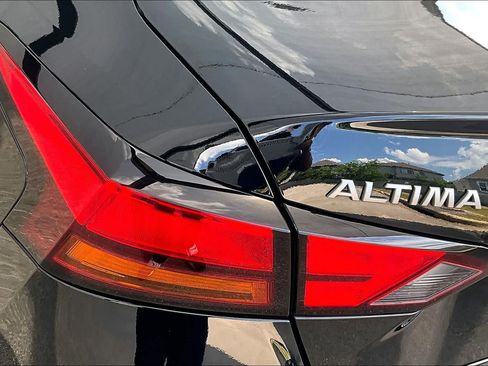 Certified 2025 Nissan Altima 2.5 SV FWD image 28