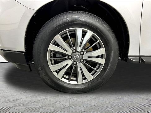 Used 2018 Nissan Pathfinder SV AWD/4WD image 34