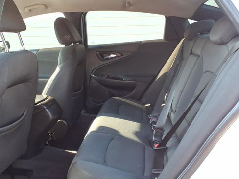 Used 2017 Chevrolet Malibu LS FWD image 8