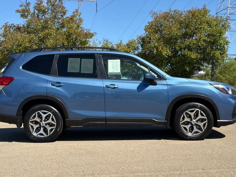 Used 2019 Subaru Forester Premium AWD/4WD image 6