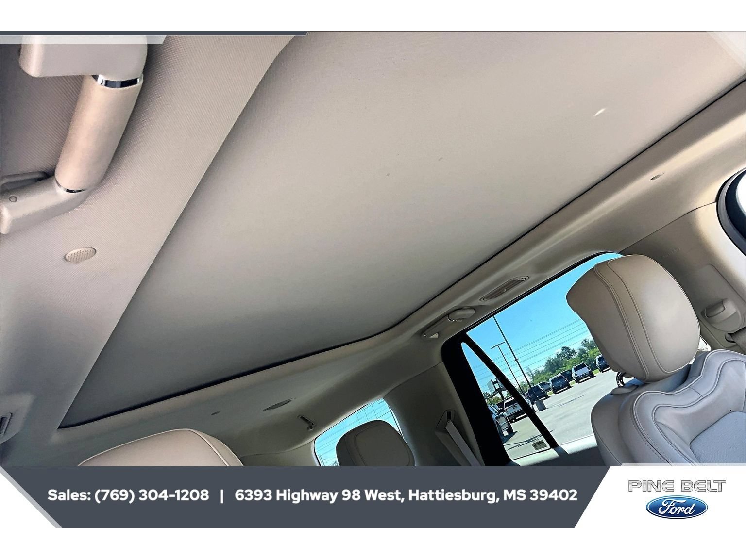 Used 2018 Lincoln Navigator Select w/ Technology Package RWD image 16