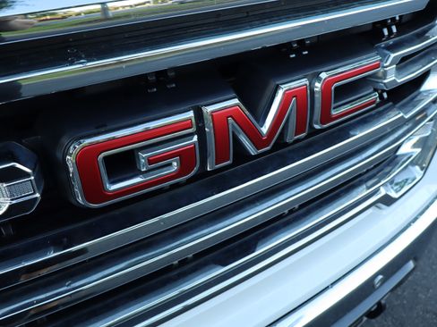 Used 2019 GMC Sierra 1500 SLT w/ SLT Premium Plus Package AWD/4WD image 46