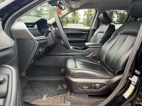 Certified 2023 Jeep Grand Cherokee Limited w/ Black Appearance Package AWD/4WD image 20