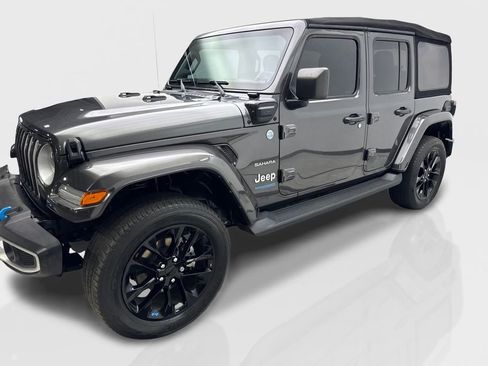 Used 2022 Jeep Wrangler Unlimited Sahara w/ Cold Weather Group AWD/4WD image 12