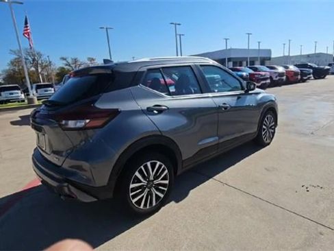 Used 2024 Nissan Kicks SV image 8