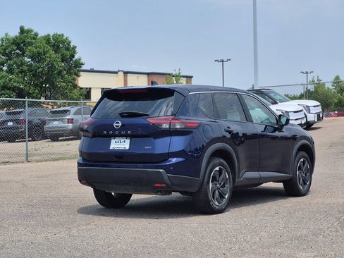Used 2025 Nissan Rogue SV AWD/4WD image 5