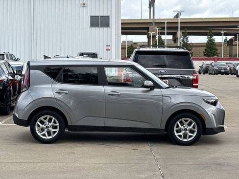 Used 2023 Kia Soul LX w/ Option Group 015 FWD image 3