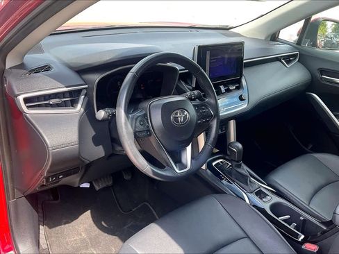 Used 2023 Toyota Corolla Cross XLE image 17