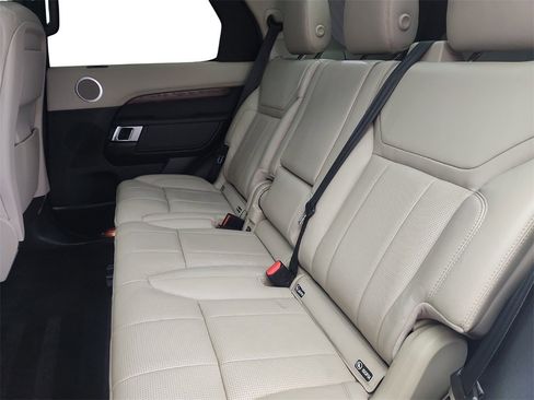 Used 2020 Land Rover Discovery HSE image 23