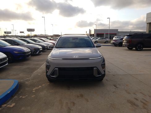 New 2026 Hyundai Kona SE image 2
