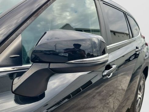 Used 2023 Toyota Highlander XLE FWD image 28