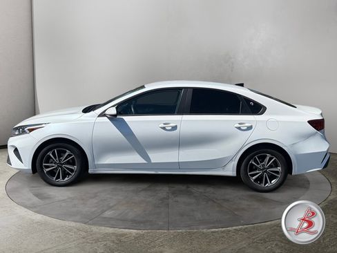 Used 2023 Kia Forte LXS FWD image 4