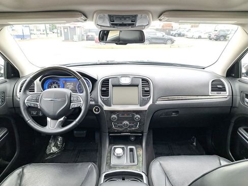 Used 2016 Chrysler 300 C image 16