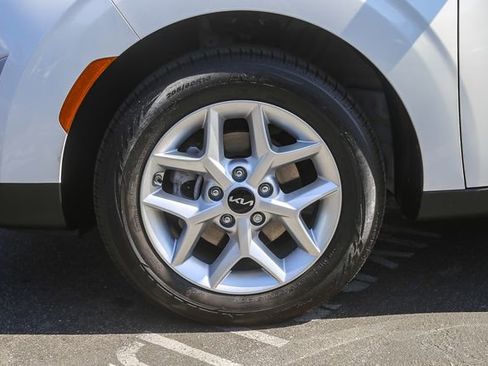 Used 2023 Kia Soul LX w/ LX Technology Package image 13