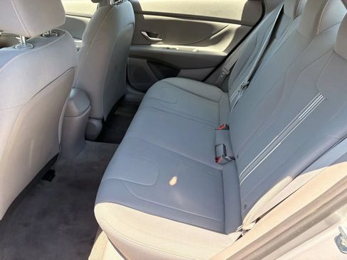 Used 2021 Hyundai Elantra SEL FWD image 9