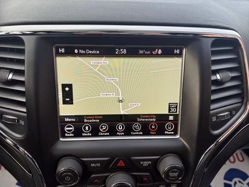 Used 2018 Jeep Grand Cherokee Limited image 19