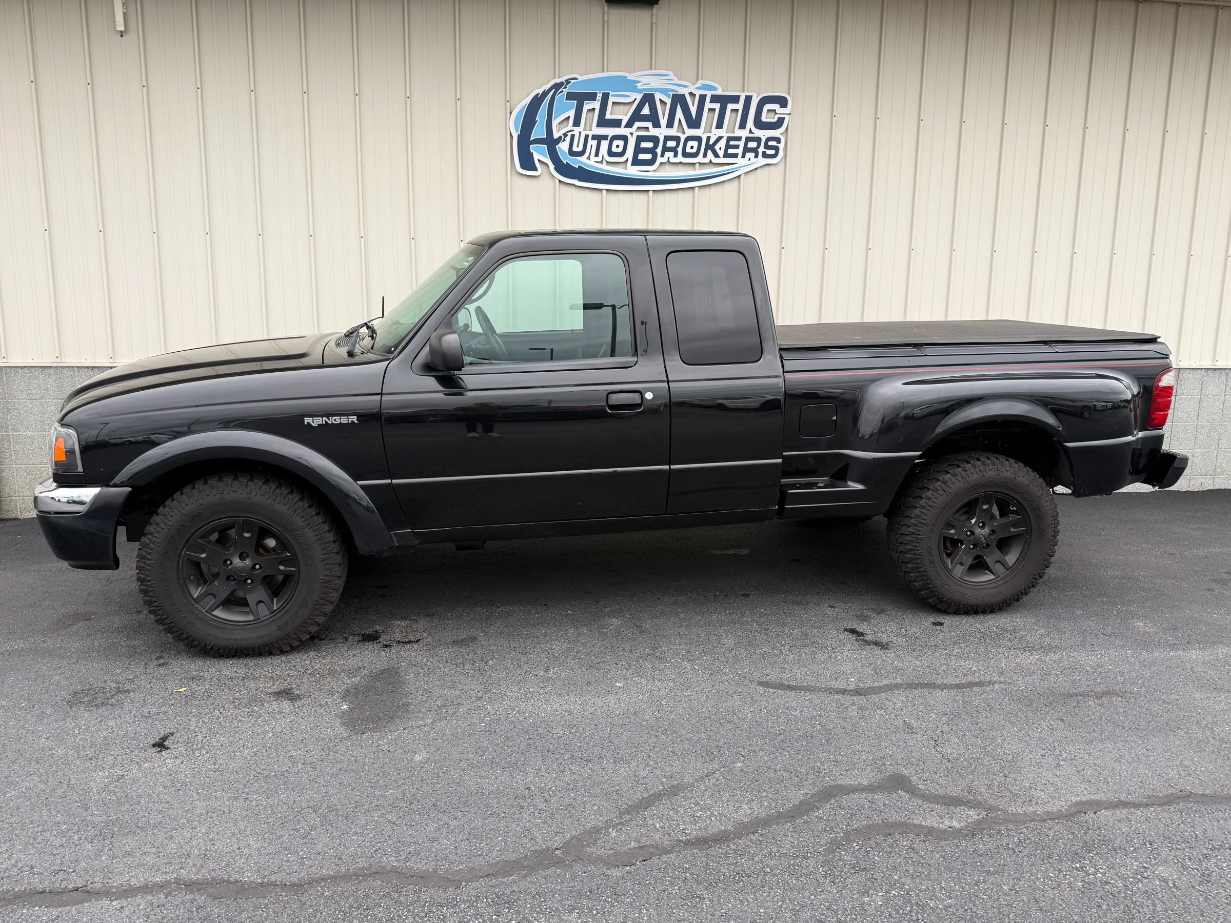 Used 2004 Ford Ranger XL AWD/4WD image 2