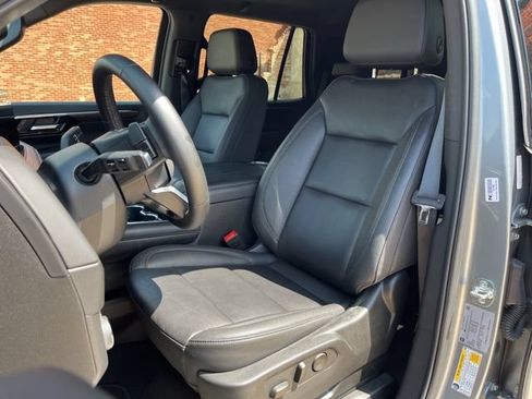 Used 2025 Chevrolet Tahoe Z71 AWD/4WD image 17