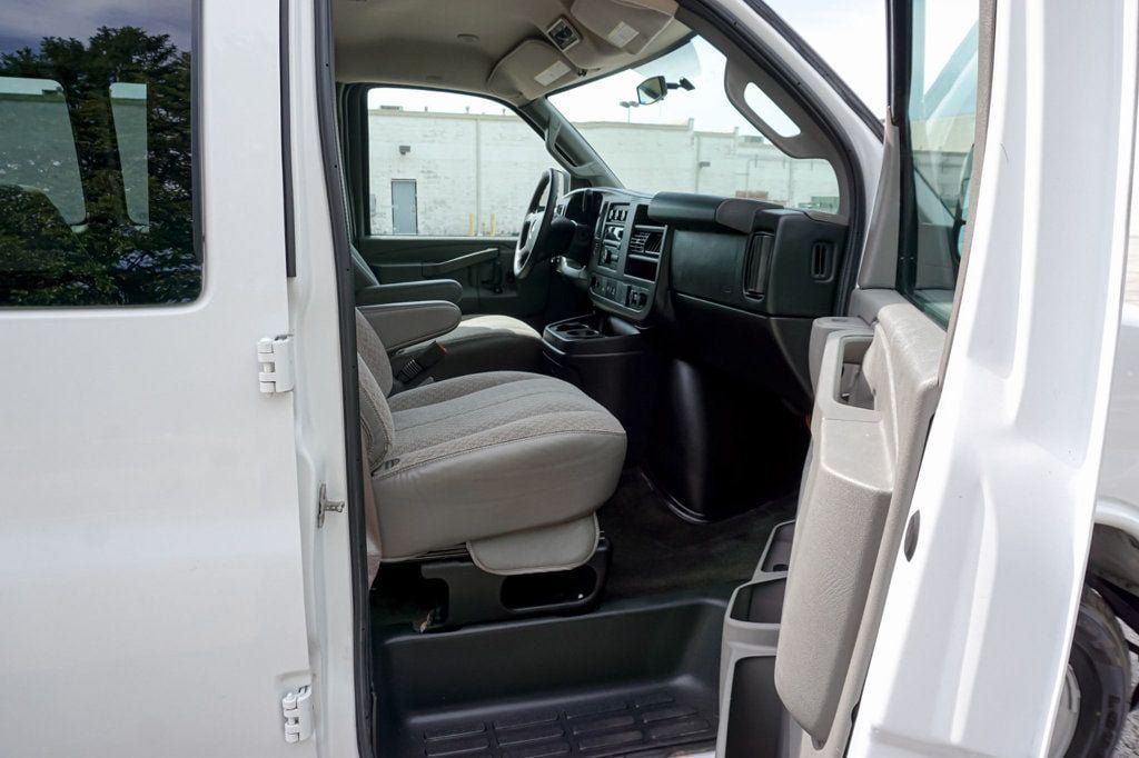 Used 2017 Chevrolet Express 3500 LT w/ LT Preferred Equipment Group RWD image 28