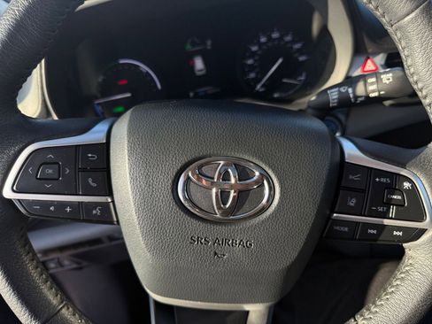 Used 2024 Toyota Sienna XLE image 28