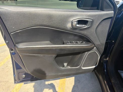 Used 2020 Jeep Compass Latitude FWD image 9