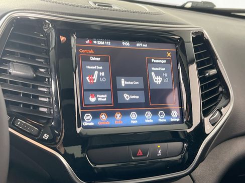 Used 2022 Jeep Cherokee Limited image 19