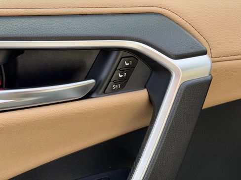 Used 2020 Toyota RAV4 Limited image 13