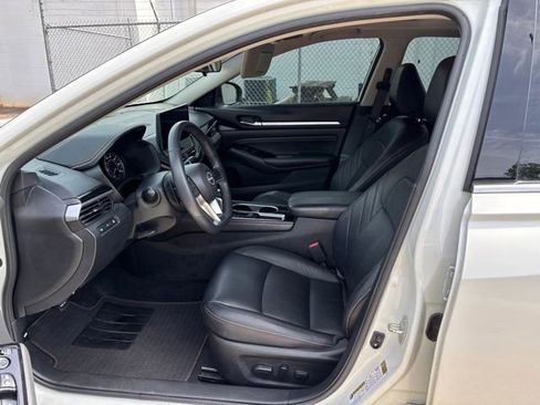 Used 2023 Nissan Altima 2.5 SR w/ SR Premium Package FWD image 7