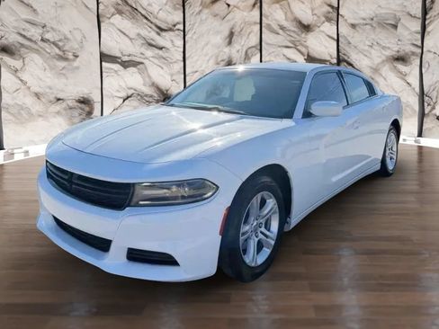 Used 2019 Dodge Charger SXT RWD image 3